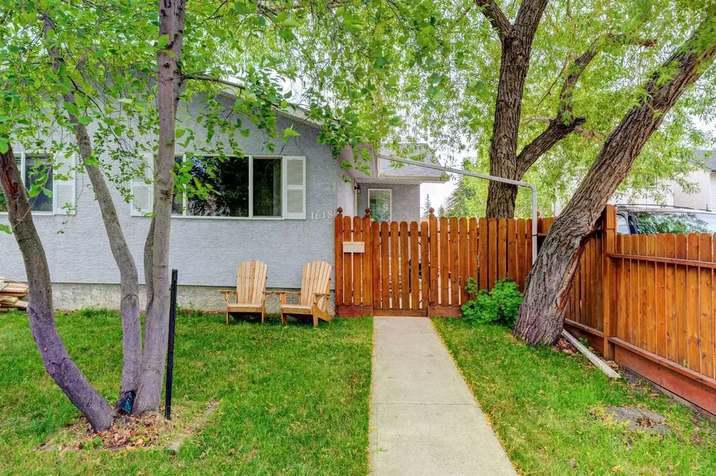 1618 43 Street SW Calgary AB T3C 2A4