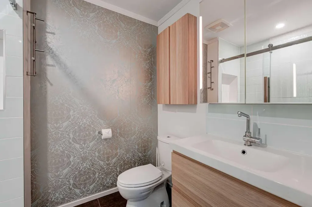 1618 43 Street SW Calgary AB T3C 2A4
