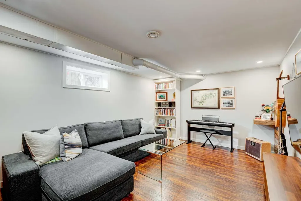 1618 43 Street SW Calgary AB T3C 2A4