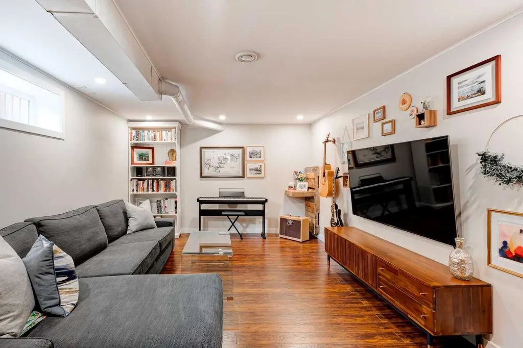 1618 43 Street SW Calgary AB T3C 2A4