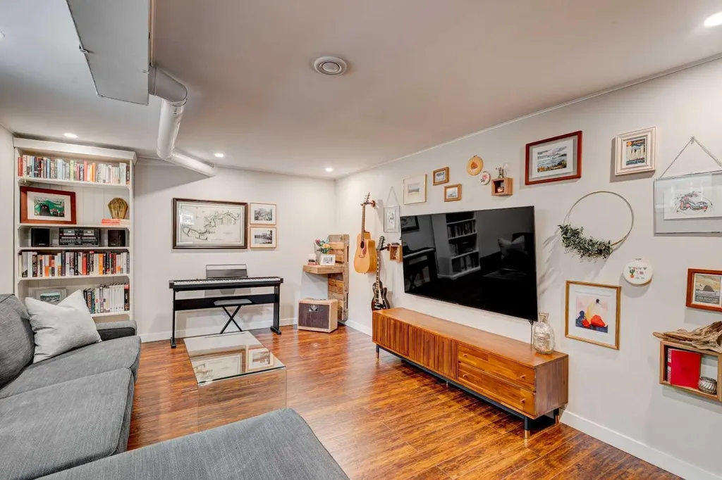 1618 43 Street SW Calgary AB T3C 2A4