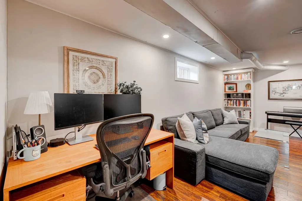 1618 43 Street SW Calgary AB T3C 2A4