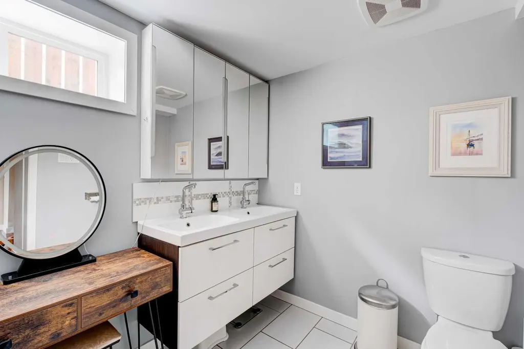 1618 43 Street SW Calgary AB T3C 2A4