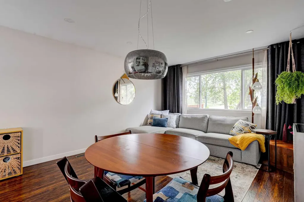 1618 43 Street SW Calgary AB T3C 2A4