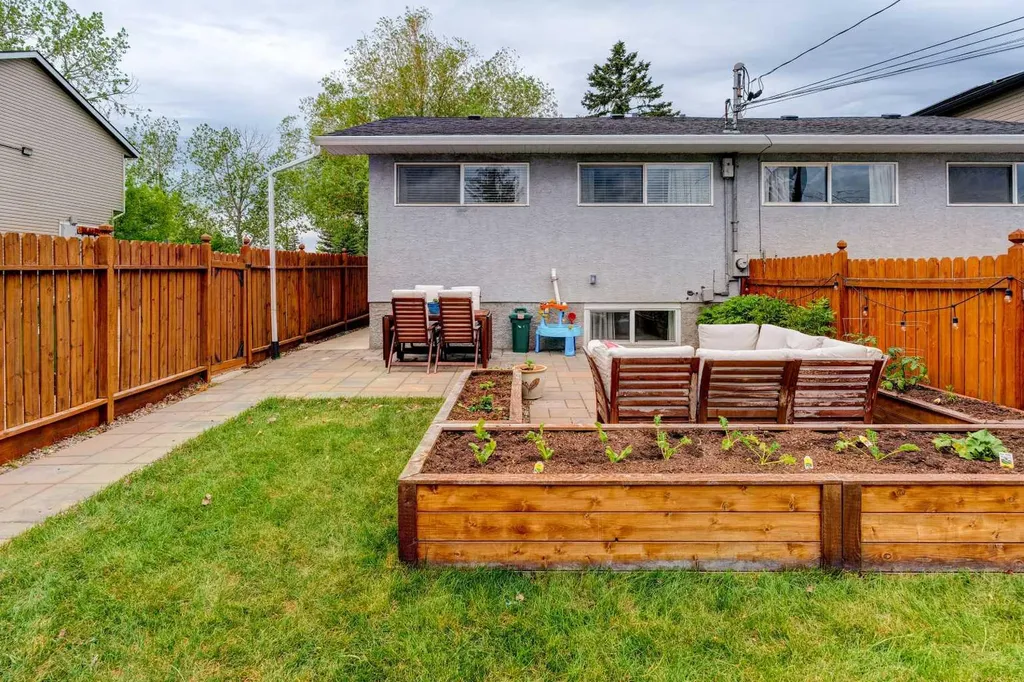 1618 43 Street SW Calgary AB T3C 2A4