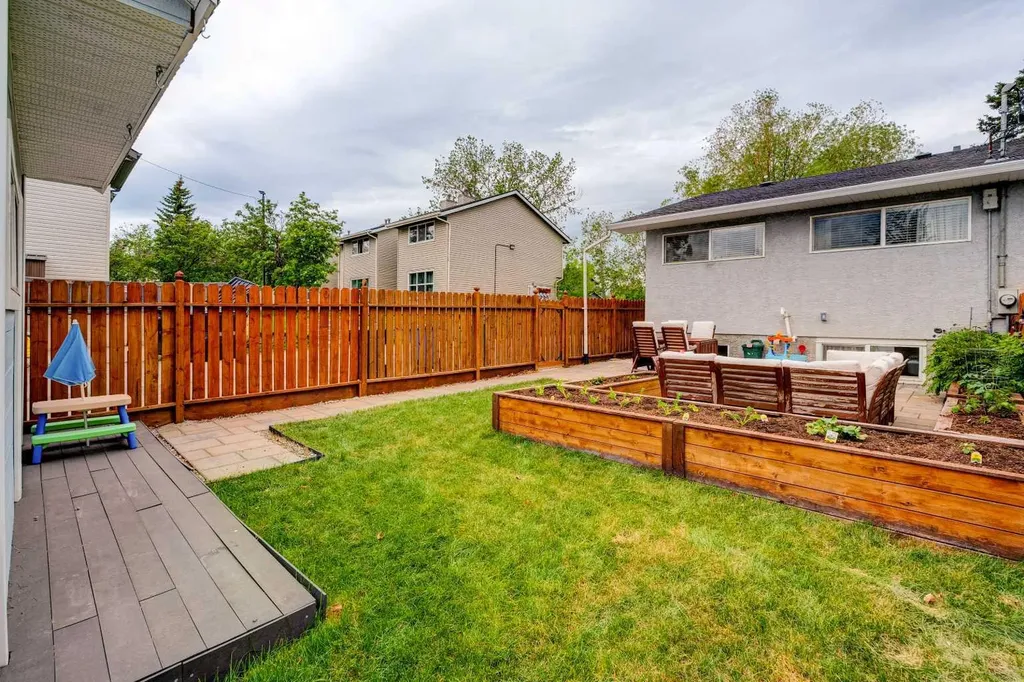 1618 43 Street SW Calgary AB T3C 2A4