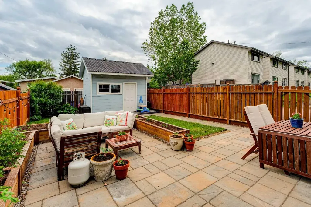 1618 43 Street SW Calgary AB T3C 2A4