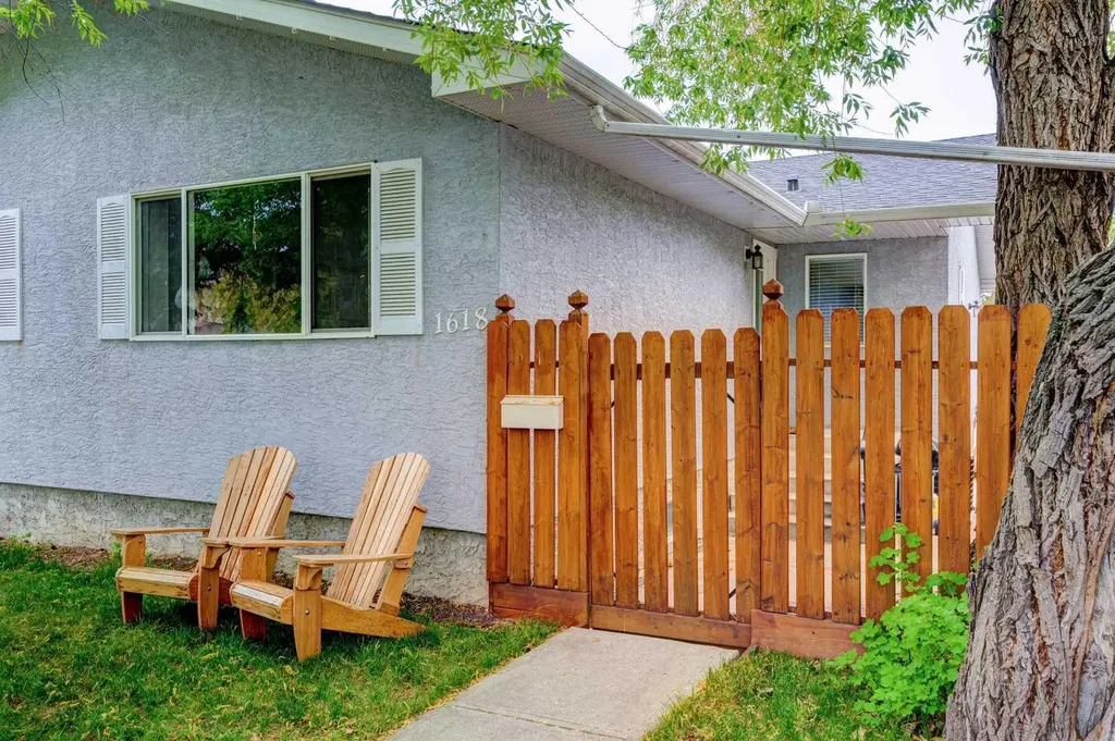 1618 43 Street SW Calgary AB T3C 2A4