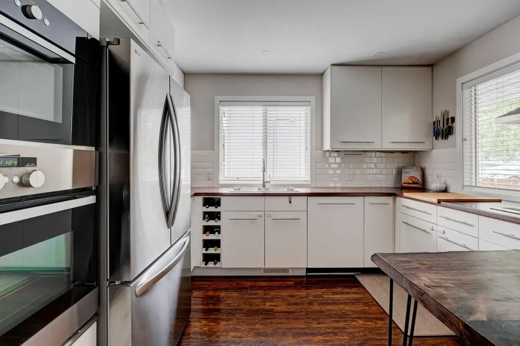 1618 43 Street SW Calgary AB T3C 2A4