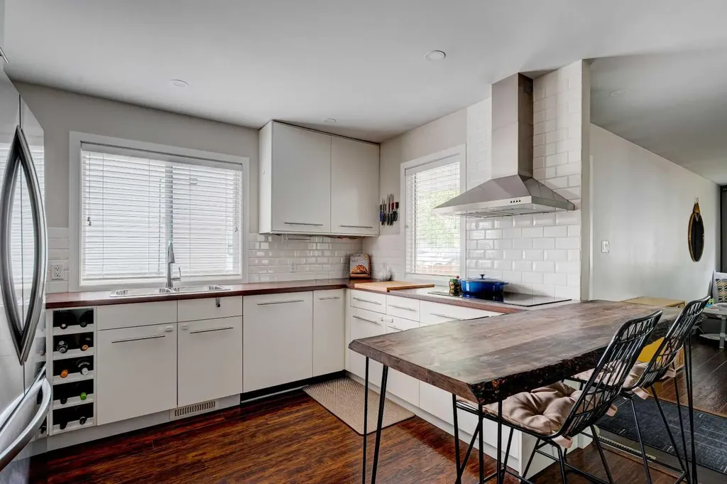 1618 43 Street SW Calgary AB T3C 2A4