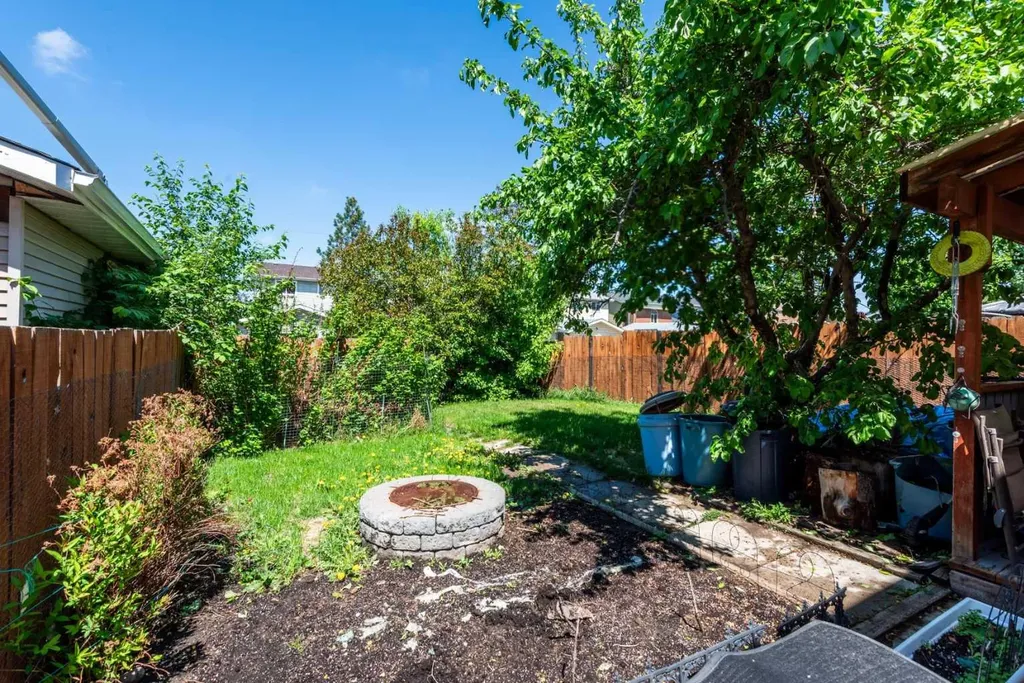 167 Erin Mount Place SE Calgary AB T2B 2T3