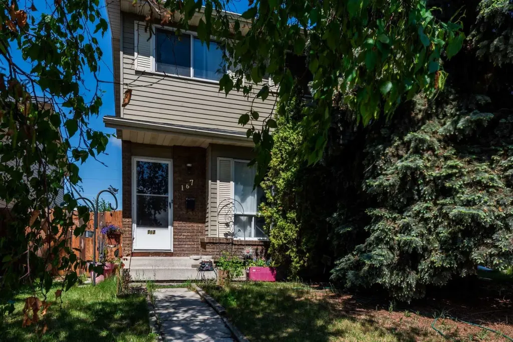 167 Erin Mount Place SE Calgary AB T2B 2T3