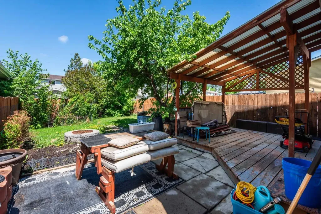167 Erin Mount Place SE Calgary AB T2B 2T3