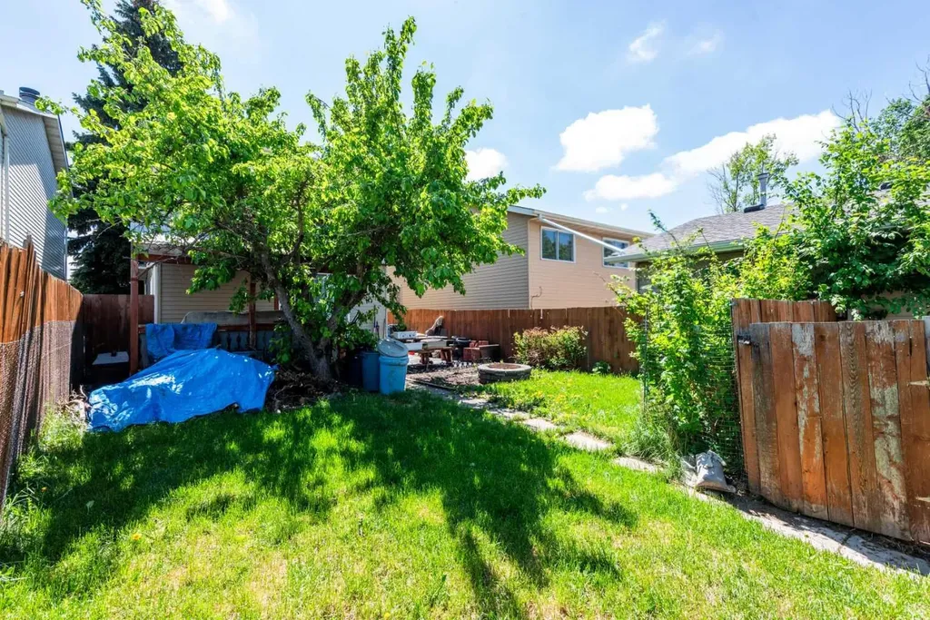 167 Erin Mount Place SE Calgary AB T2B 2T3