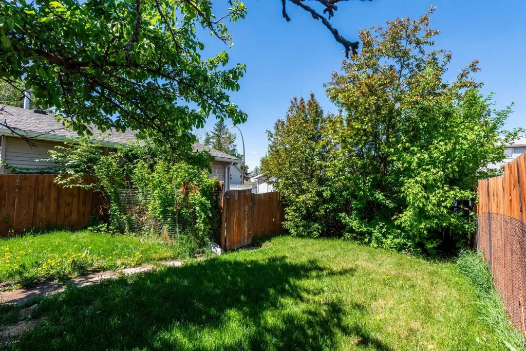 167 Erin Mount Place SE Calgary AB T2B 2T3
