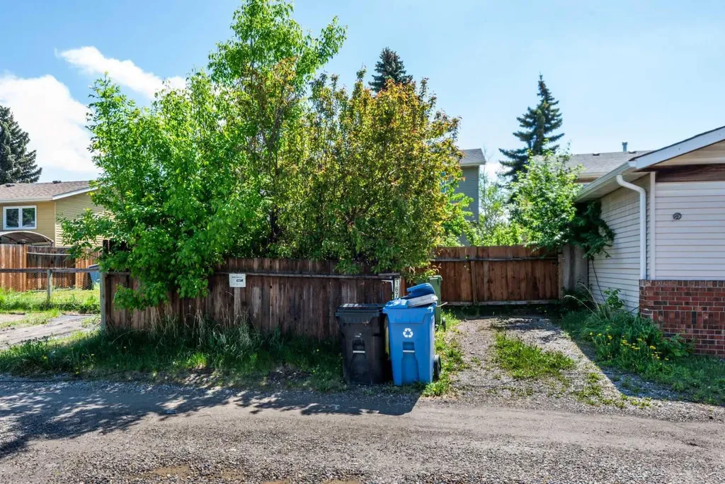 167 Erin Mount Place SE Calgary AB T2B 2T3