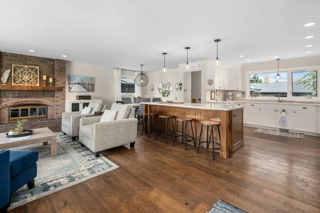 14519 Parkside Drive SE Calgary AB T2J 4J8