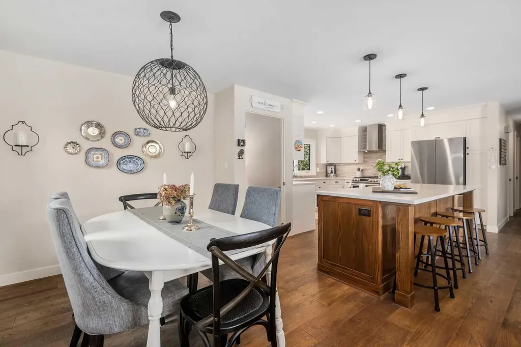 14519 Parkside Drive SE Calgary AB T2J 4J8