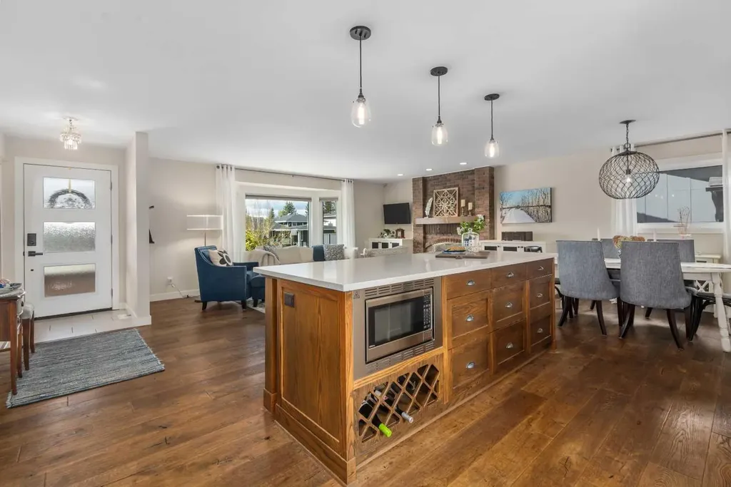 14519 Parkside Drive SE Calgary AB T2J 4J8