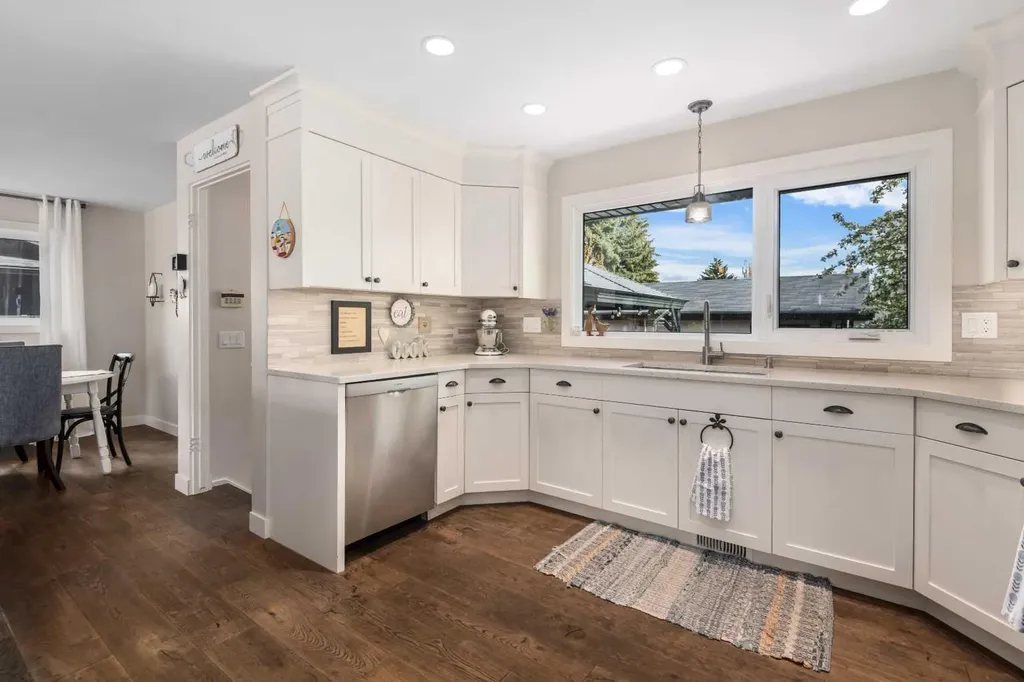 14519 Parkside Drive SE Calgary AB T2J 4J8