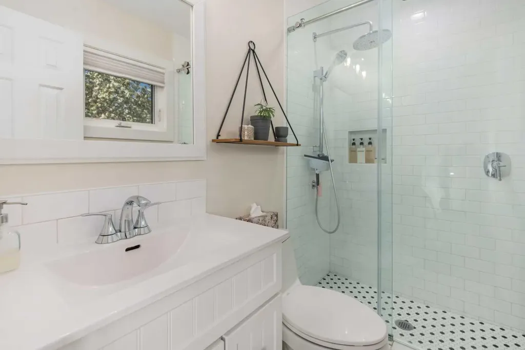 14519 Parkside Drive SE Calgary AB T2J 4J8