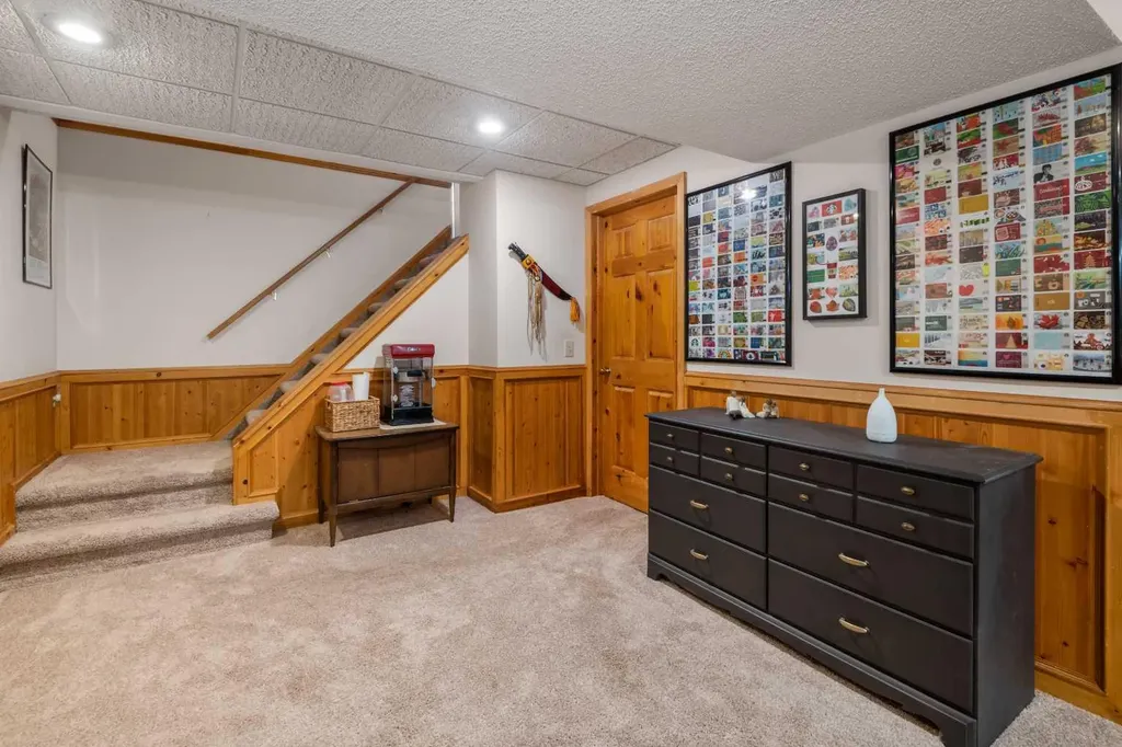 14519 Parkside Drive SE Calgary AB T2J 4J8