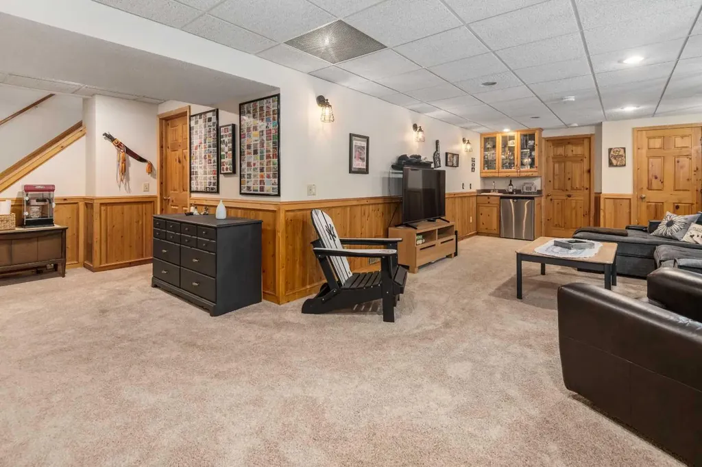 14519 Parkside Drive SE Calgary AB T2J 4J8
