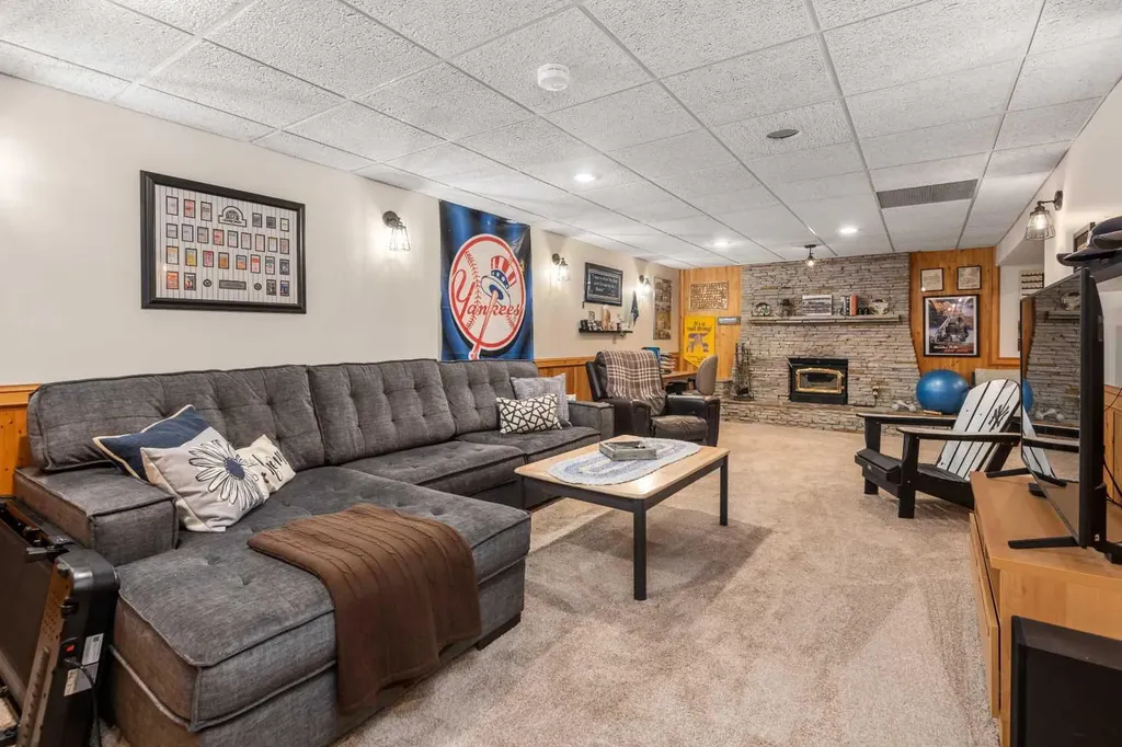 14519 Parkside Drive SE Calgary AB T2J 4J8