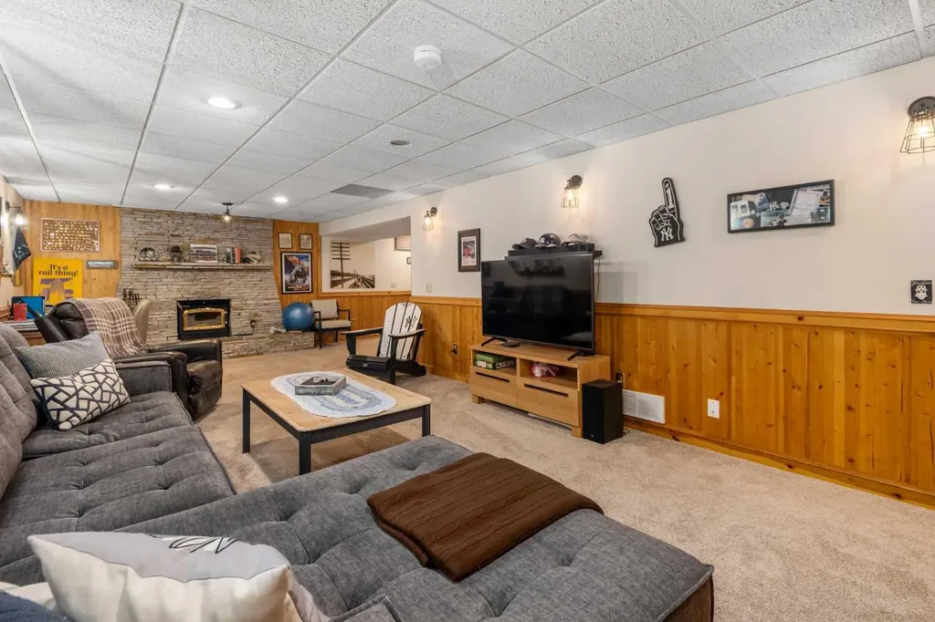 14519 Parkside Drive SE Calgary AB T2J 4J8