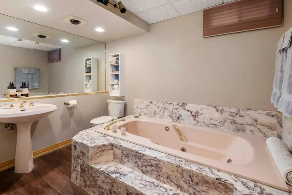14519 Parkside Drive SE Calgary AB T2J 4J8