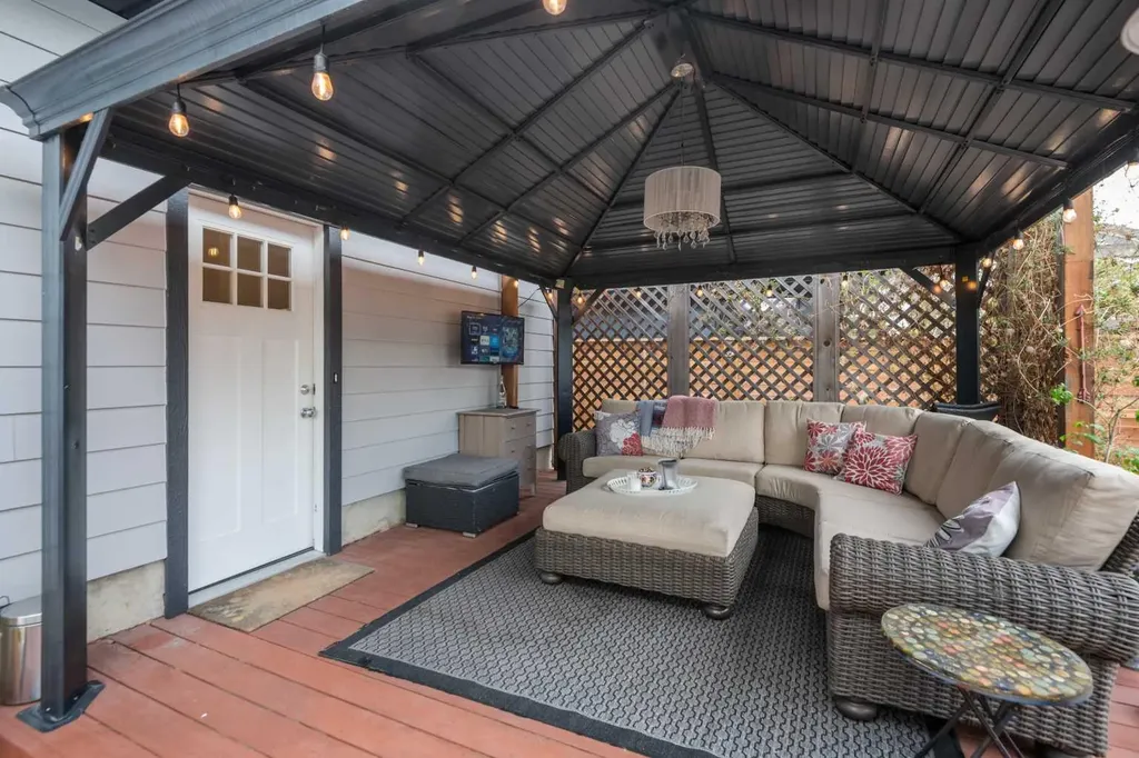 14519 Parkside Drive SE Calgary AB T2J 4J8