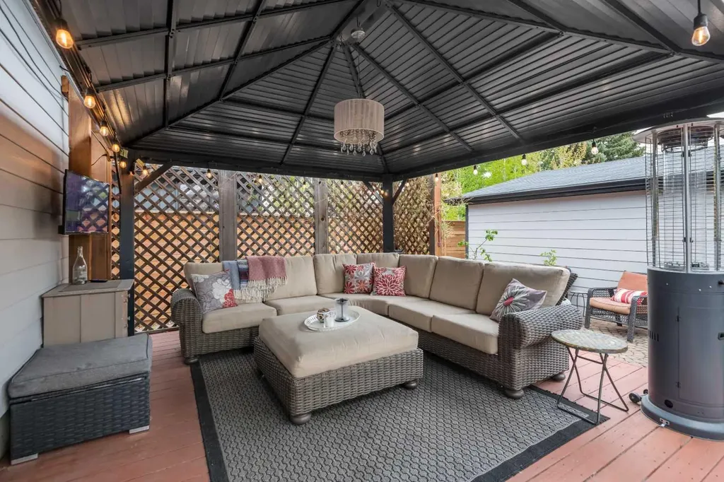 14519 Parkside Drive SE Calgary AB T2J 4J8