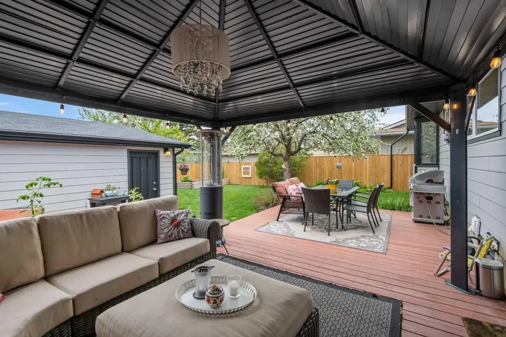 14519 Parkside Drive SE Calgary AB T2J 4J8