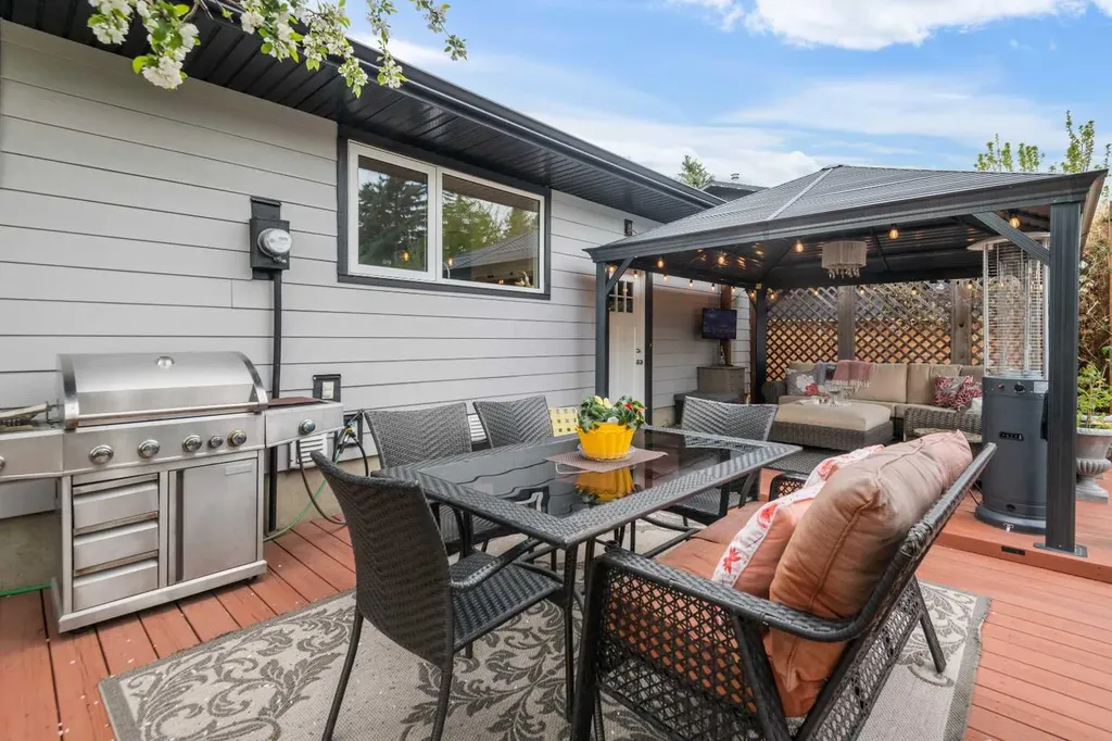 14519 Parkside Drive SE Calgary AB T2J 4J8
