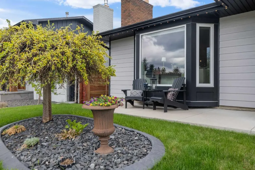 14519 Parkside Drive SE Calgary AB T2J 4J8
