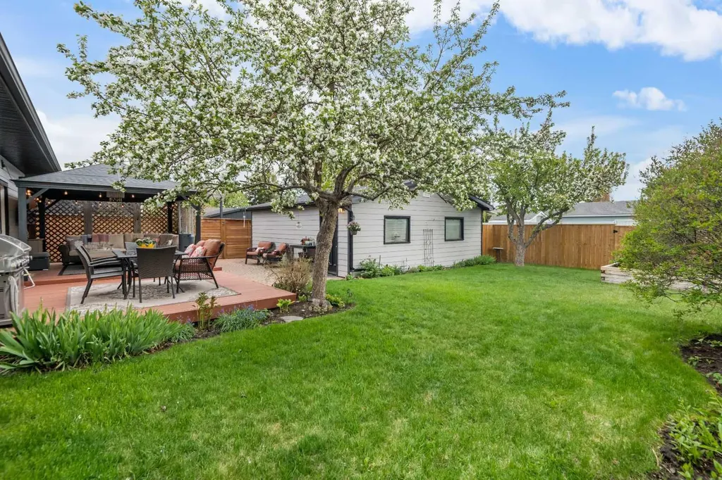 14519 Parkside Drive SE Calgary AB T2J 4J8
