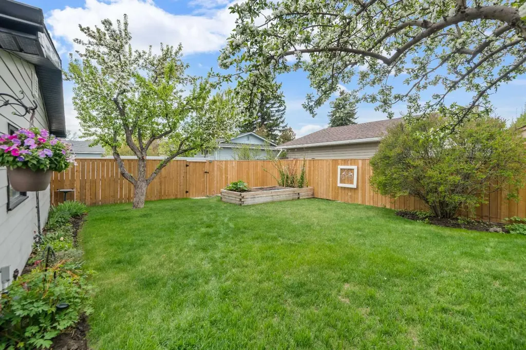 14519 Parkside Drive SE Calgary AB T2J 4J8