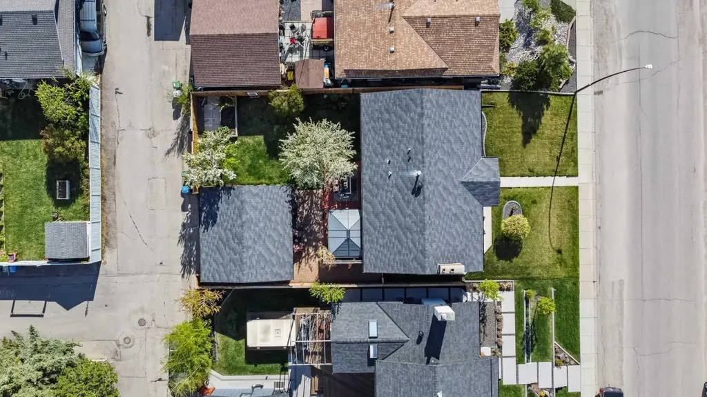 14519 Parkside Drive SE Calgary AB T2J 4J8