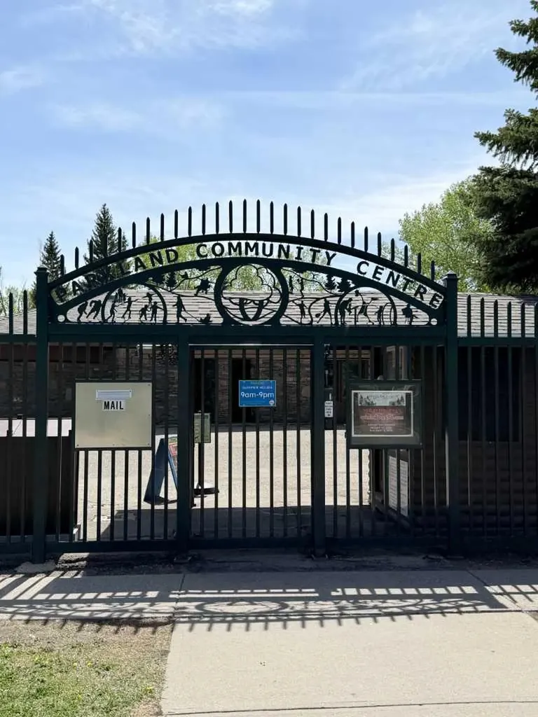 14519 Parkside Drive SE Calgary AB T2J 4J8