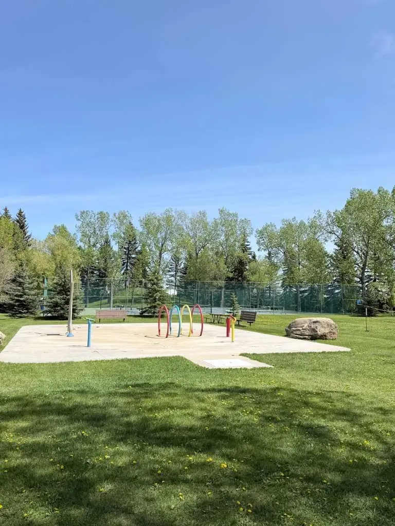 14519 Parkside Drive SE Calgary AB T2J 4J8