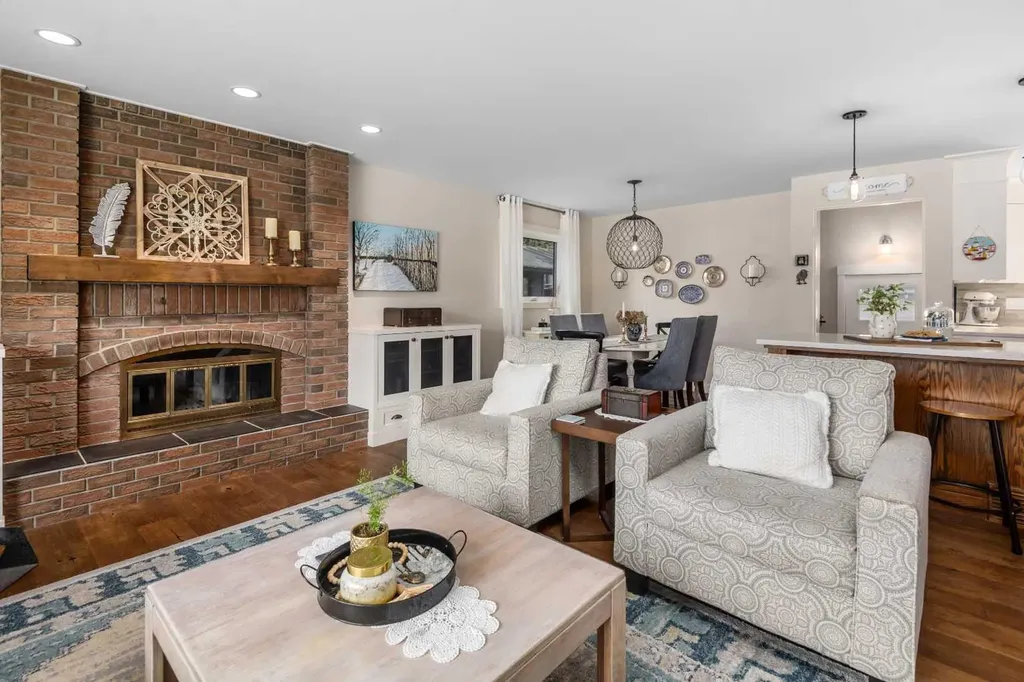 14519 Parkside Drive SE Calgary AB T2J 4J8