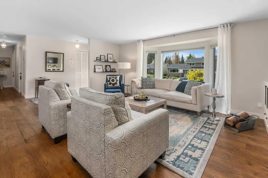 14519 Parkside Drive SE Calgary AB T2J 4J8