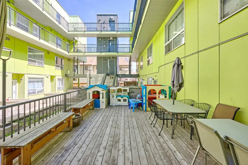 1740 9 Street NW Calgary AB T2M 0K3