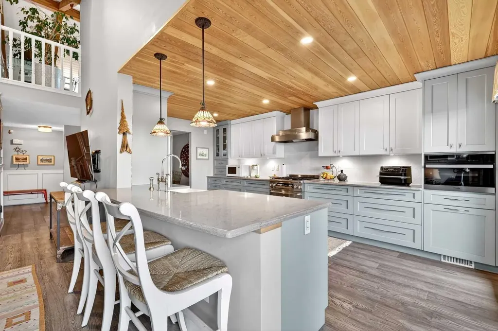 860 Midridge Drive SE Calgary AB T2X 1K1