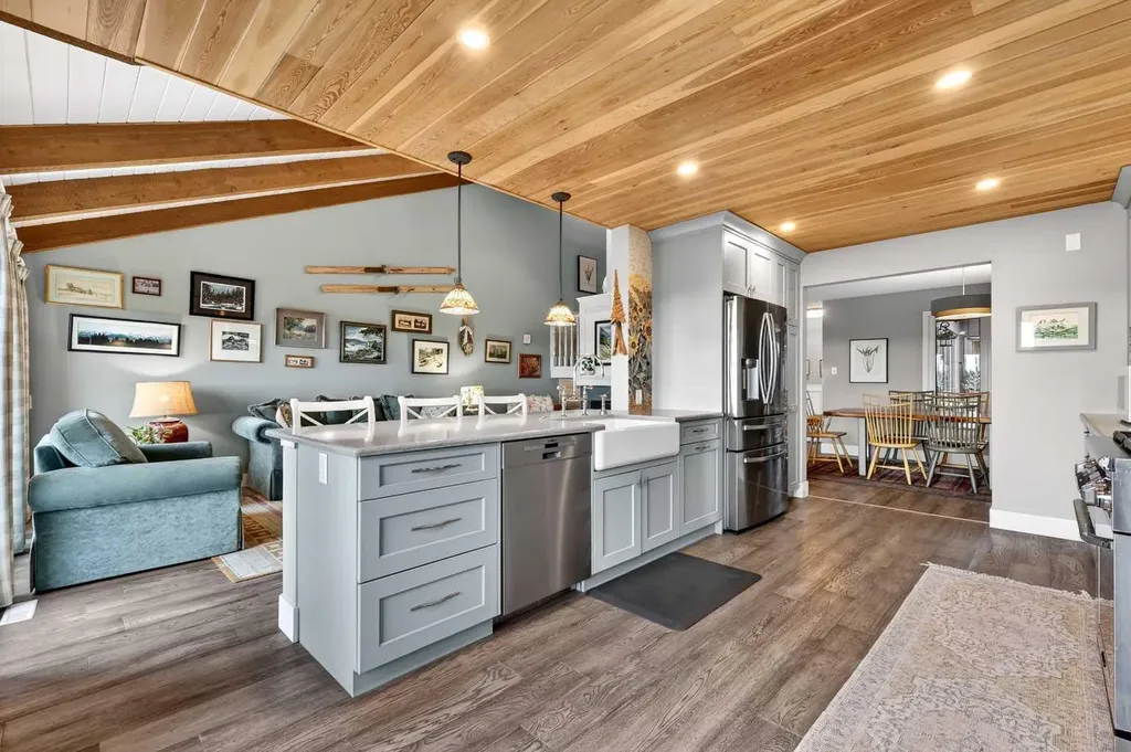 860 Midridge Drive SE Calgary AB T2X 1K1