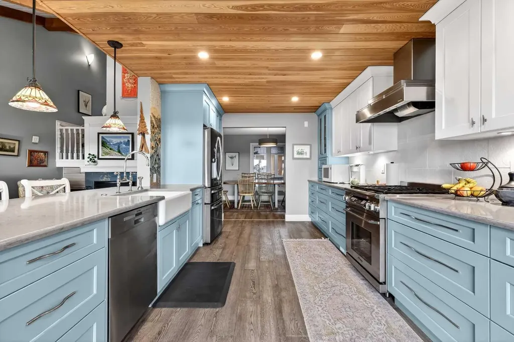 860 Midridge Drive SE Calgary AB T2X 1K1