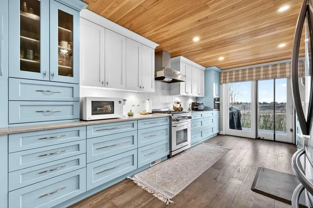 860 Midridge Drive SE Calgary AB T2X 1K1