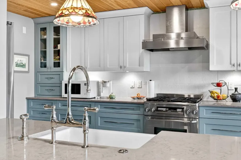 860 Midridge Drive SE Calgary AB T2X 1K1