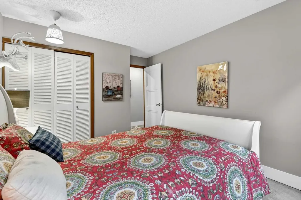 860 Midridge Drive SE Calgary AB T2X 1K1