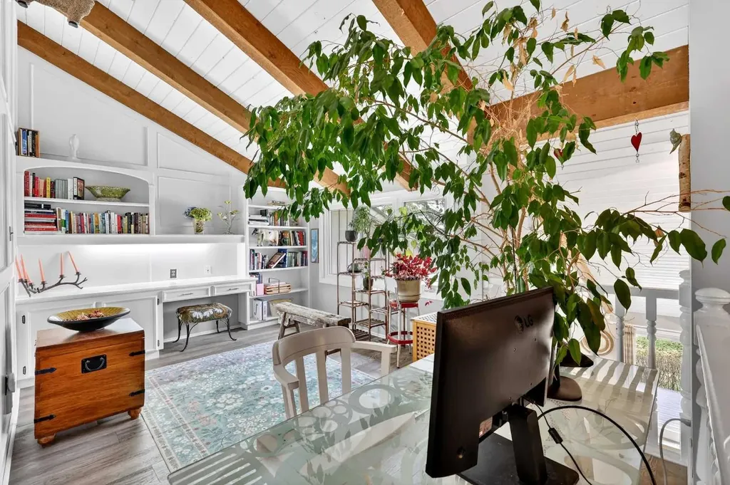 860 Midridge Drive SE Calgary AB T2X 1K1
